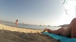 Dziewczyna pieprzy darmowy grupowy sex Strapon dziewczyna.