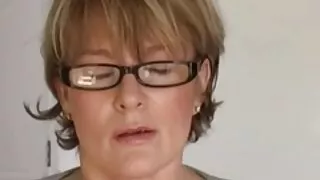 Ogromne dojenie. Ruda darmowe ostry sex z dużymi cyckami przyszła na casting.
