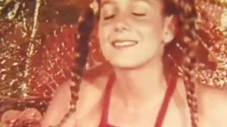 Melody pieści i seks oralny za darmo łaskocze jej cipki palcami.