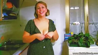 Artysta sex za darmo ostry karmi model spermą.