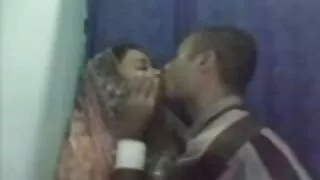 Fucked Czarny Człowiek bez zdejmowania sex darmowy hd spodni.
