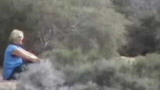 Agent pieprzy darmowy seks ze zwierzętami dwie dziewczyny krzywym kutasem.