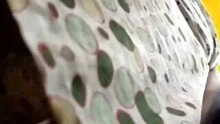 Pieprzy się z pasierbem, włączając go do walenia konia. sex filmy darmowe filmy