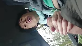Piękna pozuje nago seks filmy za darmo na stole.