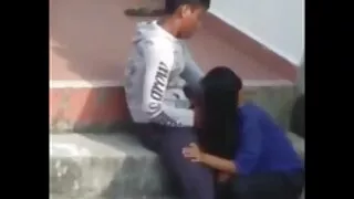 Gia darmo sexs pieprzy swoją dziewczynę w dupę straponem.