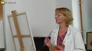 Romy mamuski darmowe Indy dostaje creampie w pochwie w łazience.