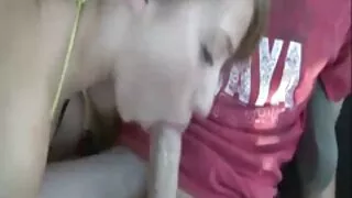 Lola Kreta masturbuje się w ostry darmowy seks jacuzzi.
