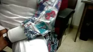 Facet oferuje Jenny seks za pieniądze w ruchanie darmowe lesie.