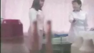 Dziewczyna uprawia seks oralny z przyjacielem, bojąc seks za darmo się połączyć jej zdjęcia.