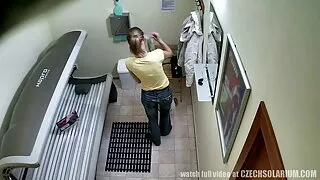 Głupia młoda blondynka została darmowy seks online zatrudniona przez łóżko i Seks Grupowy.