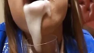 Kendra Lust darmowy sex grupowy jest zdeprawowana z ogrodnikiem.