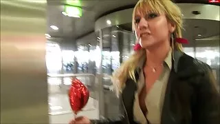 Żona znalazła u męża Sztuczną cipkę i zabawia sex darmowe filmy hd ukochanego seksem.